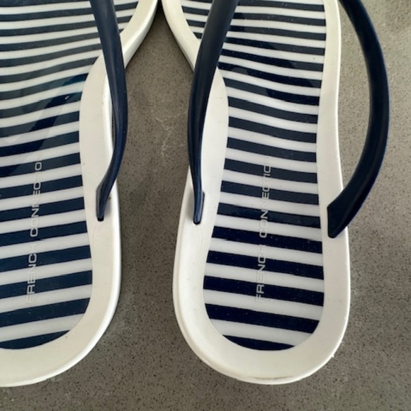 French Connection Sz 7 Jelly Navy & White Flip Flops-Worn only a few tim… - Picture 4 of 6